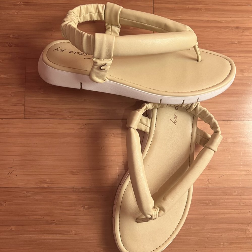 CIRCUS by SAM EDELMAN - Puffy Modern Sandal in Pale Yellow - Size 8